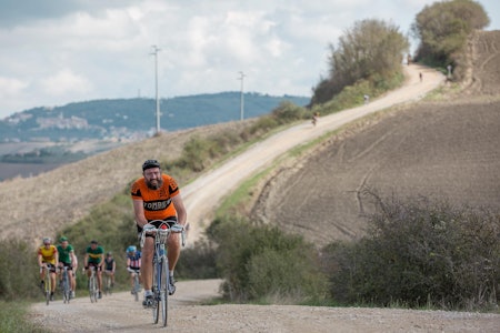 LIDENSKAP OG LIDELSE: Det var på disse veiene den italienske heltedyrkingen ble til. Heltene er døde, men legenden lever videre. Foto: Tor Simen Ulstein.   LIDENSKAP OG LIDELSE: Det var på disse veiene den italienske heltedyrkingen ble til. Heltene er døde, men legenden lever videre. Foto: Tor Simen Ulstein.