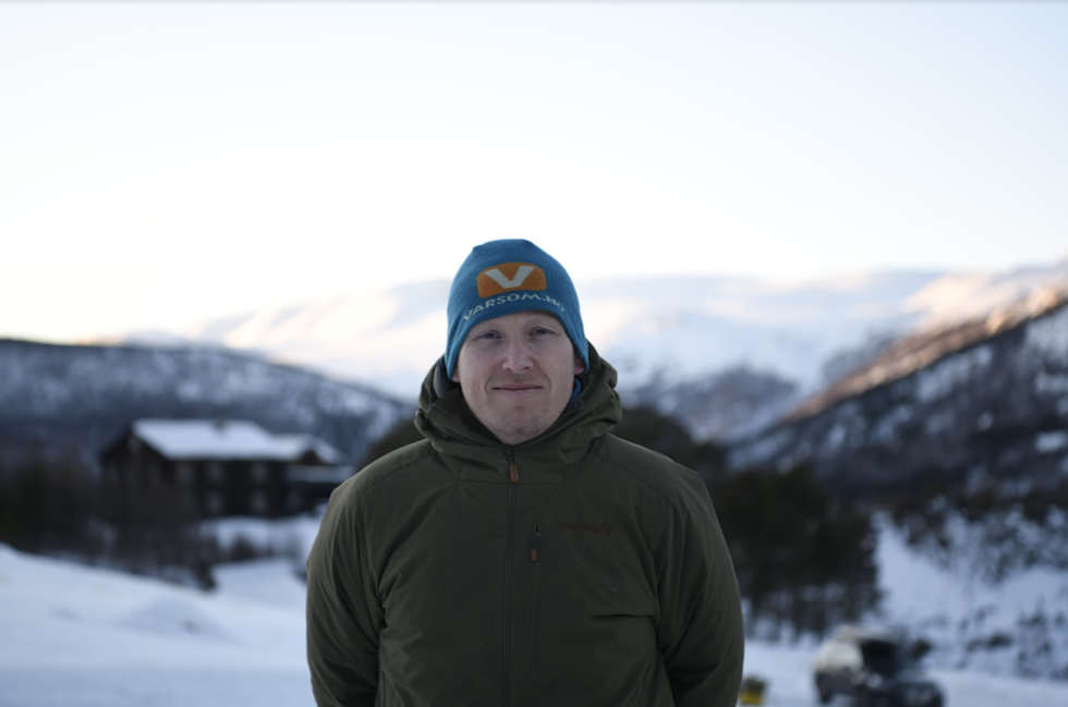 FJELLOPPSYN I LOM: Fjellski er arbeidsverktøy for Åsmund Galde. Da må utstyret være til å stole på. Foto: Ove Nestvold åsmund galde