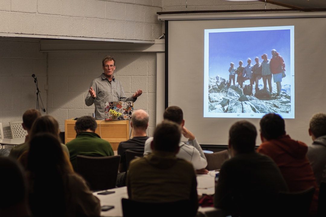 FOREDRAG: Conrad Anker snakker om turer til Alaska, Patagonia, Yosemite og ikke minst Meru, som han selv omtaler som sin stolteste bestigning. Foto: Kyrre Buxrud