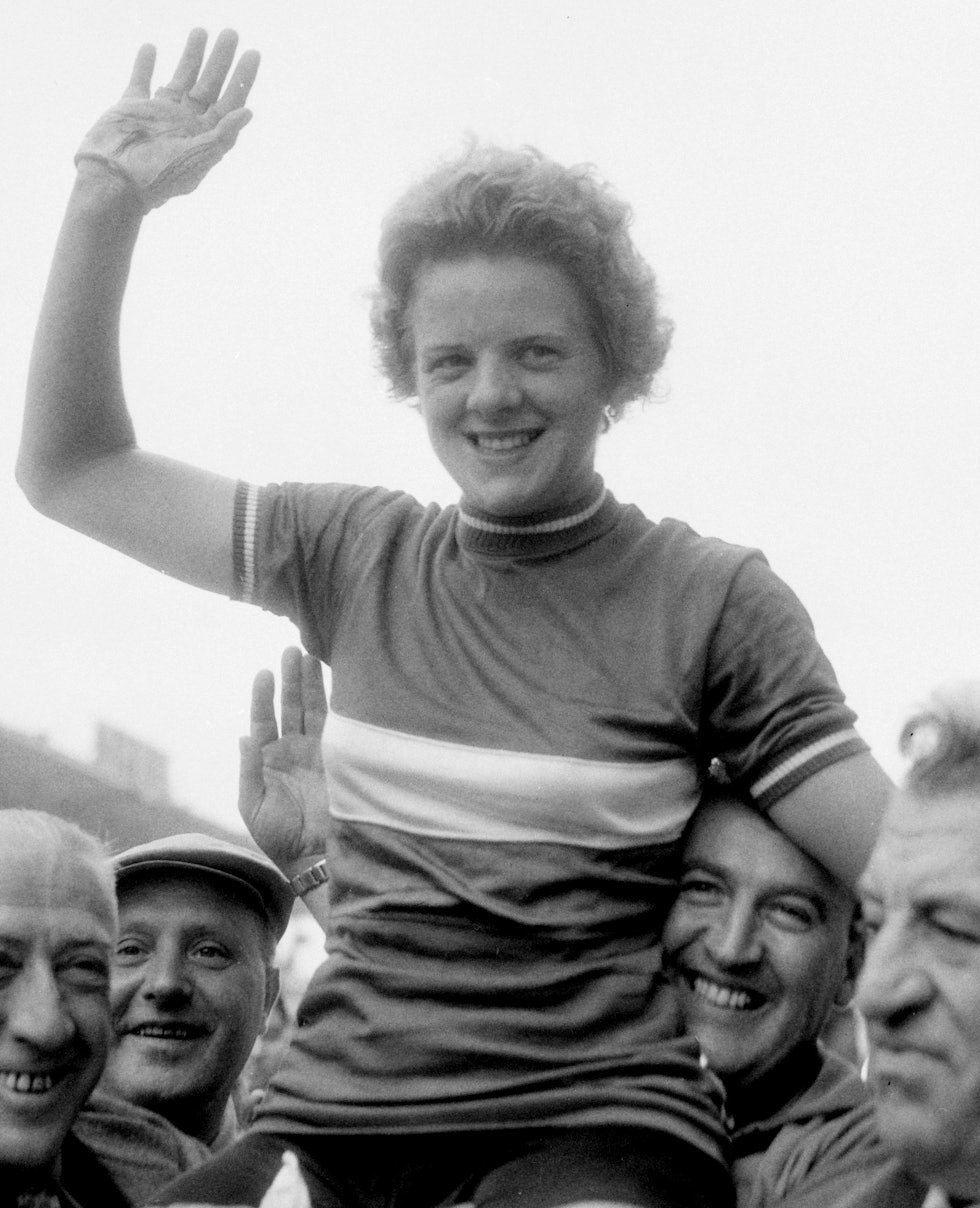 VERDENSMESTER: Elsy Jacobs jubler etter å ha vunnet kvinnenes første VM. Foto: Harry Pot elsy jacobs