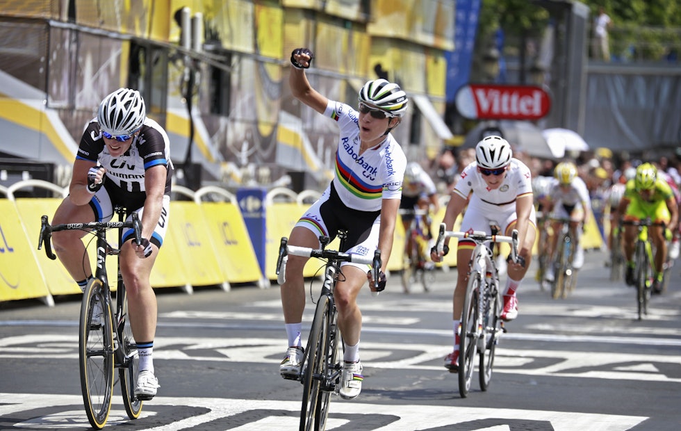 HISTORISK: Marianne Vos vinner den første utgaven av La Course by Le Tour de France. Foto: Cor Vos marianne vos La Course by Le Tour de France