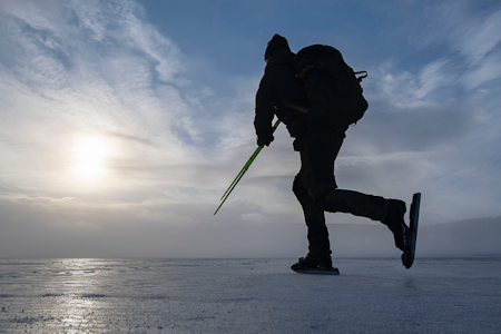 KALDT NOK: Før snøen kommer, kan det være magiske forhold på isen. Foto: Lars Lindland KALDT NOK: Før snøen kommer, kan det være magiske forhold på isen. Foto: Lars Lindland