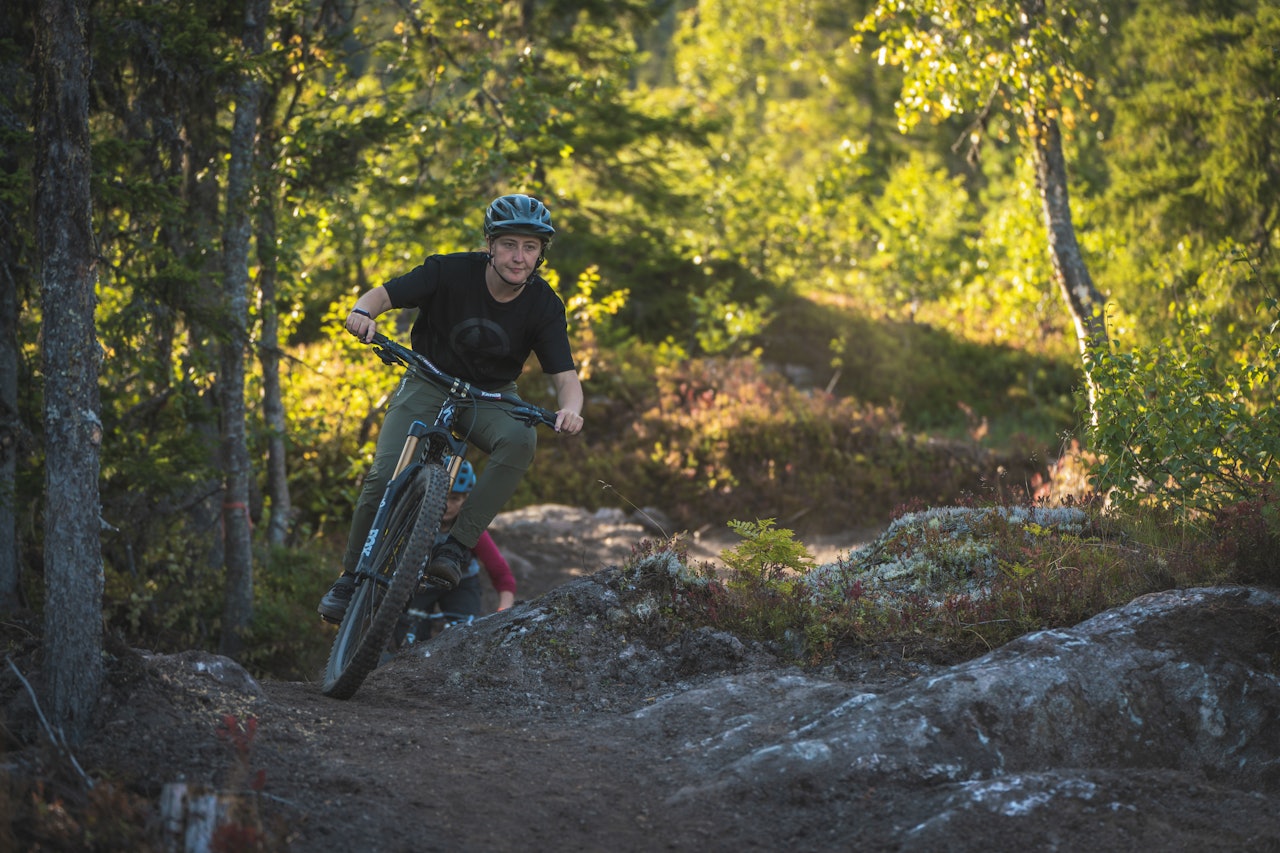 MER STI: Ytterligere 3,1 kilometer med tilrettelagt sti åpner på Høgevarde 9. juli. Foto: Hunnalvatn Media.  stisykling høgevarde