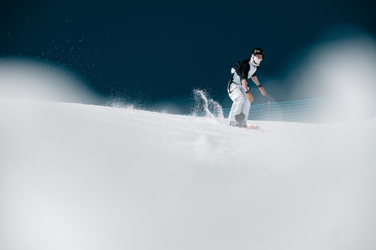 I AKSJON: Leo på vei mot hoppet. Foto: @leysin22 / Martin Steffen leo landrø freeski vm