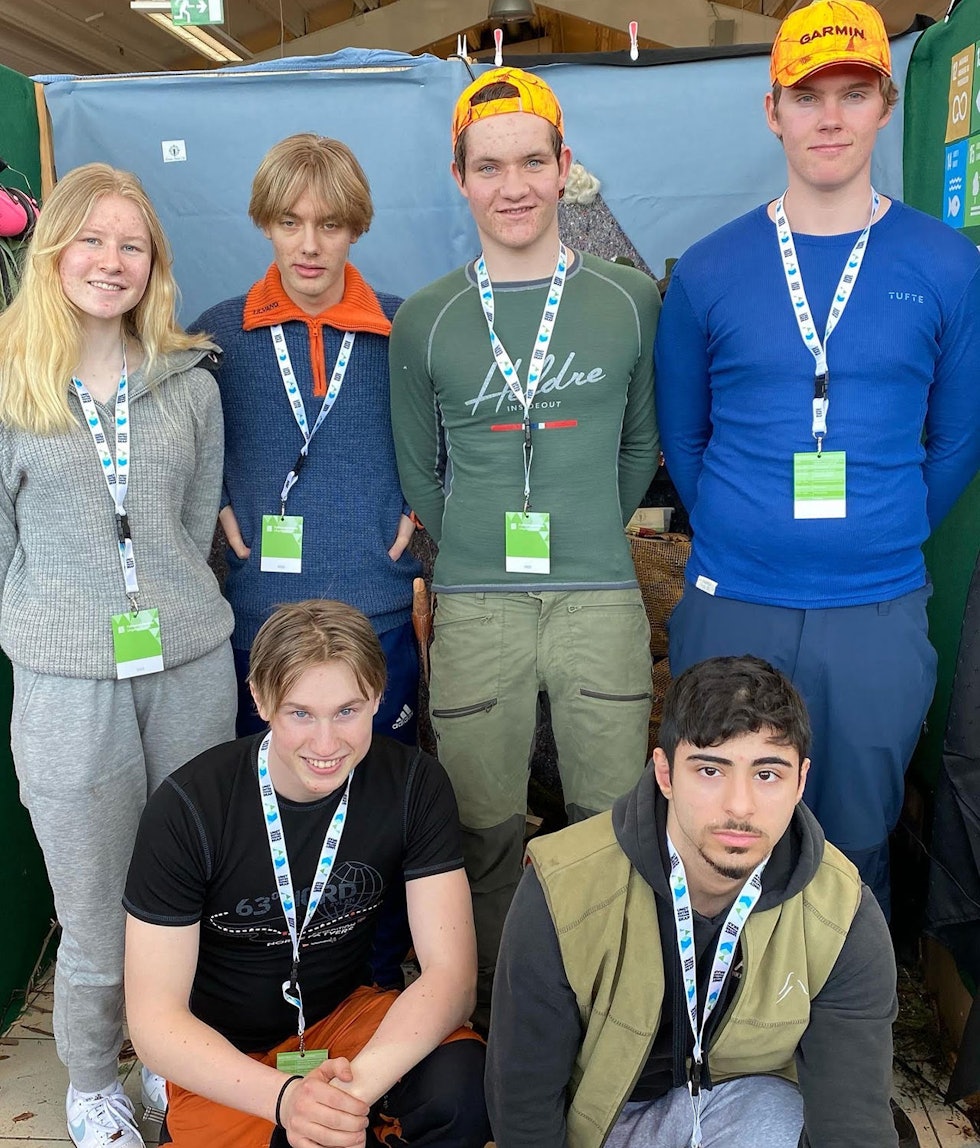 Unge entreprenører: Green Hunt består av (fra v. bak) Cecilie Leinslie, Hermann Mikkelsen, Johannes Gujord, Kristian Hultgren Larsen, (fra v. foran) Ola Vatten Gundersen og Jehad Hamidi. Seks ungdommer som har grunnlagt ungdomsbedriften Green Hunt UB