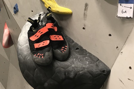 La Sportiva Tarantula klatresko til test innendørs