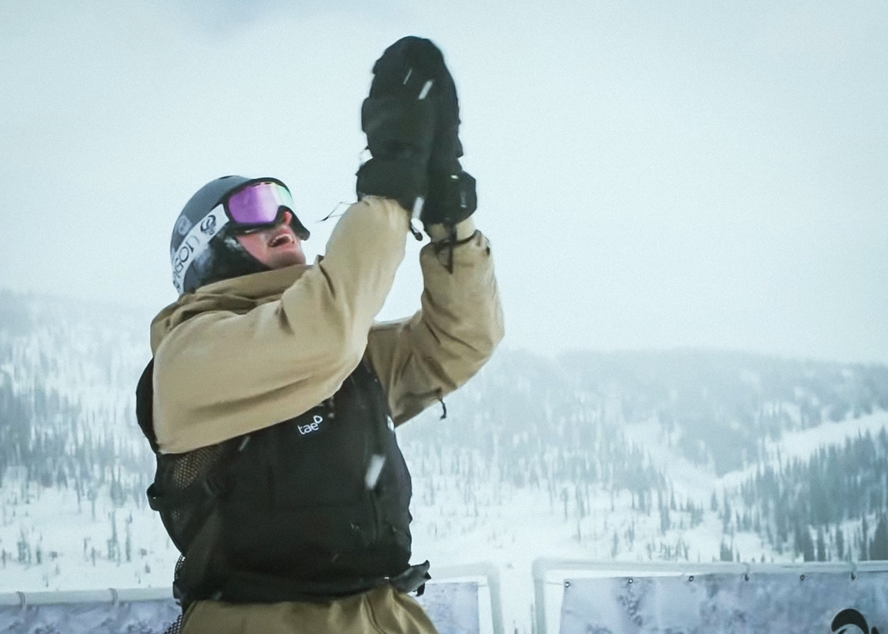 BANG VS GRANTRE: Mikkel Bang gjorde det skarpt i Natural Selection Tours andre stopp, og var takknemmelig for at det var et tre som måtte gi etter for en krasj og ikke ryggen hans. Skjermdump: Natural Selection Tour BANG VS GRANTRE: Mikkel Bang gjorde det skarpt i Natural Selection Tours andre stopp, og var takknemmelig for at det var et tre som måtte gi etter for en krasj og ikke ryggen hans. Skjermdump: Natural Selection Tour