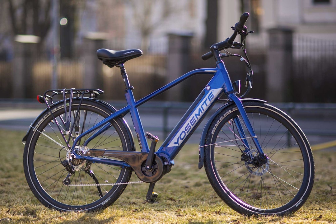 BILLIG: Dette er en av de rimeligste elsyklene vi har testet. Det gjenspeiles i utstyret. Foto: Kristoffer H. Kippernes. test biltema elsykkel