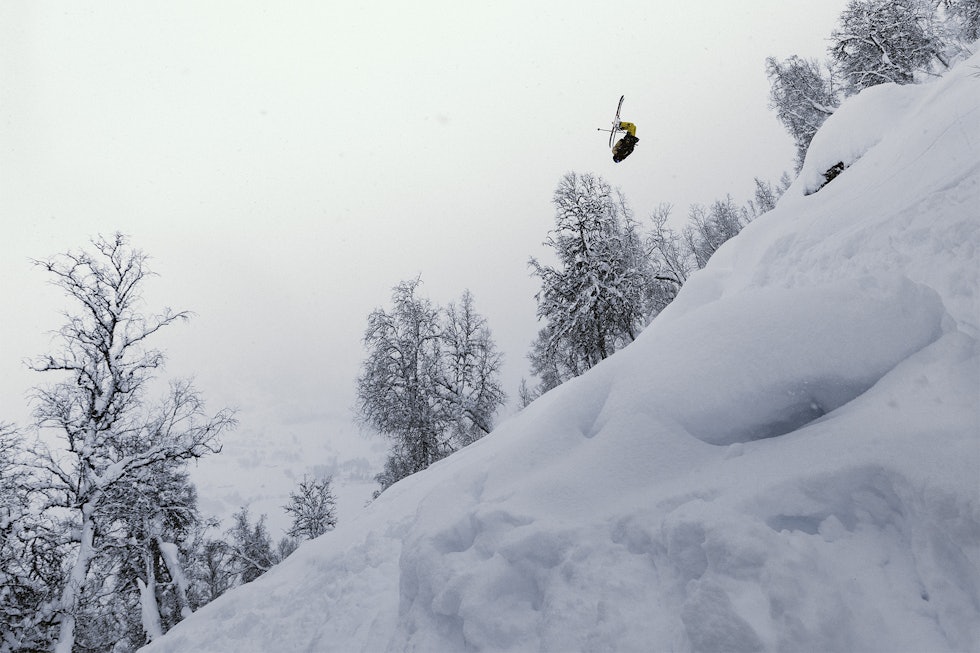 POW: Jacob Wester la 20 dager i pudderhullet Sogndal. Foto: Sofia Sjöberg skikjører gjør en backflip
