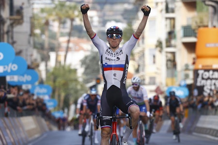 VANT: Matej Mohoric angrep ned fra Poggio og holdt unna for konkurrentene. Foto: Cor Vos matej mohoric milano-sanremo 2022