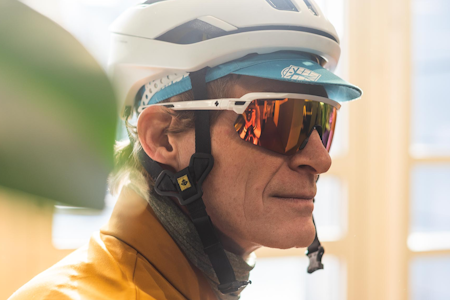 KLARE FOR KAMP: Sweet Shinobi er til forveksling like markedsleder Oakley Radar - både i utseende og funksjon. Foto: Henrik Alpers.  KLARE FOR KAMP: Sweet Shinobi er til forveksling like markedsleder Oakley Radar - både i utseende og funksjon. Foto: Henrik Alpers.