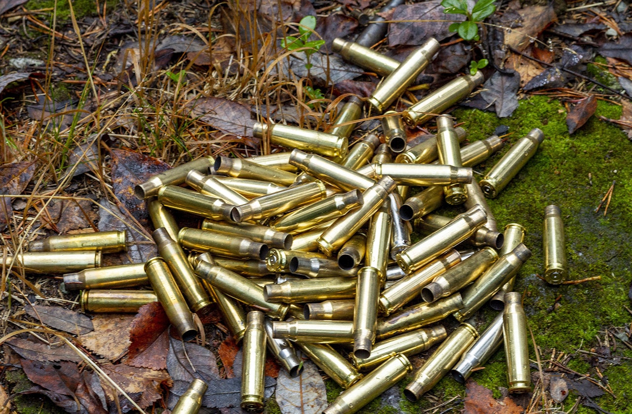 EU-byrået Echa avholder nå høring omkring blyforbud. Tomhylser fra rifle på bakken