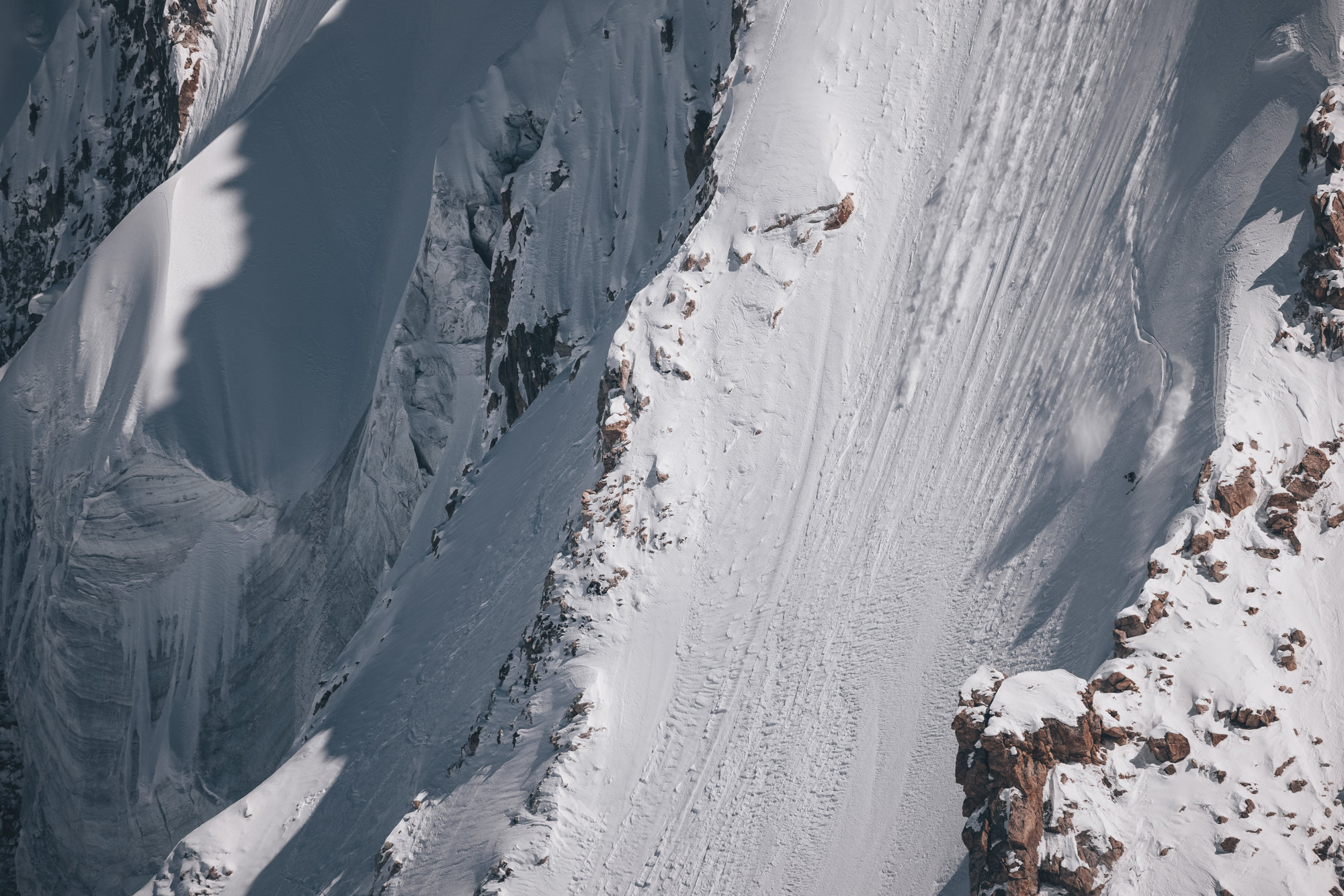 Jérémie Heitz and Sam Anthamatten står på ski fra diverse 6000-metertopper i denne La Liste-filmen.