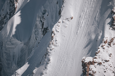 Jérémie Heitz and Sam Anthamatten står på ski fra diverse 6000-metertopper i denne La Liste-filmen.