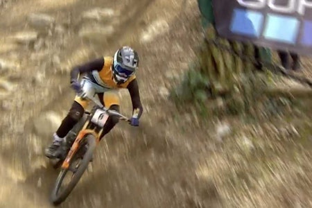 UTENFOR TOPP 10: Mille Johnset fikk en ufrivillig tur av sykkelen tidlig i sitt finale-run, og måtte se en mulig topplassering ryke tidlig. Skjermdump: RedBullTV mille johnset utfor lourdes
