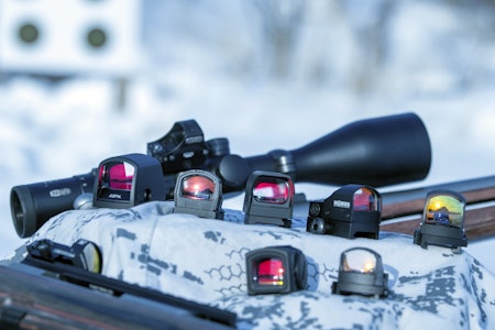 Ni rødpunktsikter deltar i vår test, med kjente merker som Aimpoint, Noblex (tidl. Docter), Leica, Sightmark, Meopta, Sightron, Vortex og Konus. Ni rødpunktsikter til test