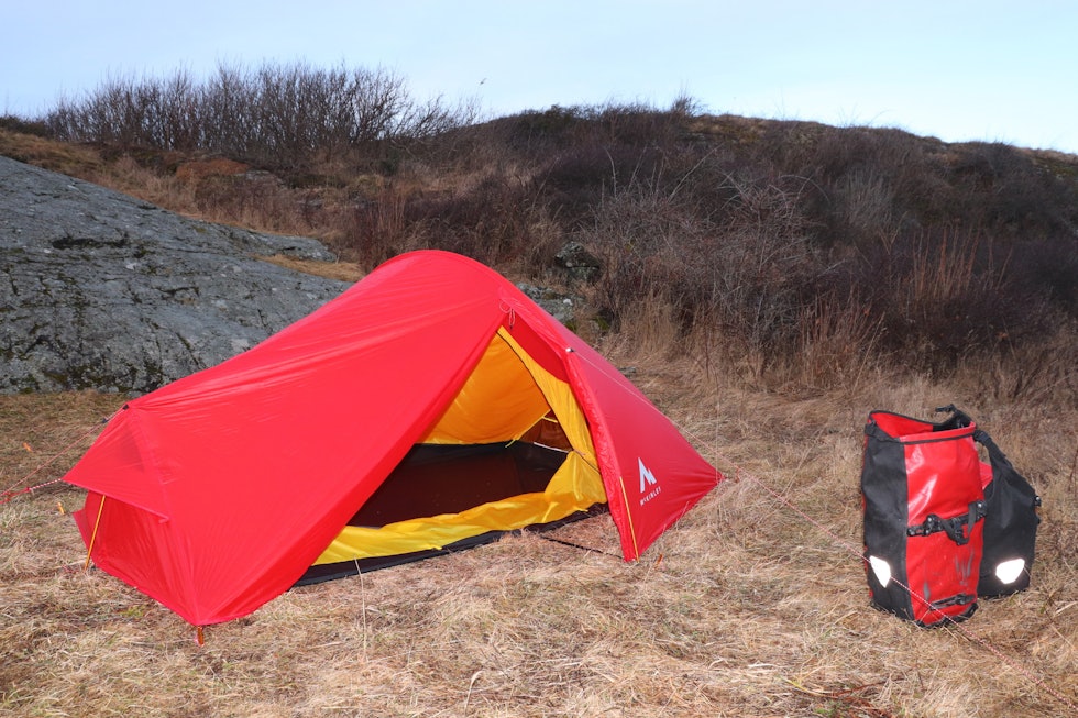 TRANGT: Hvis du bare er en person, er det romslig nok til å ta med turutstyret inn. Foto: Øyvind Wold test av mc kinley quantum 10.2