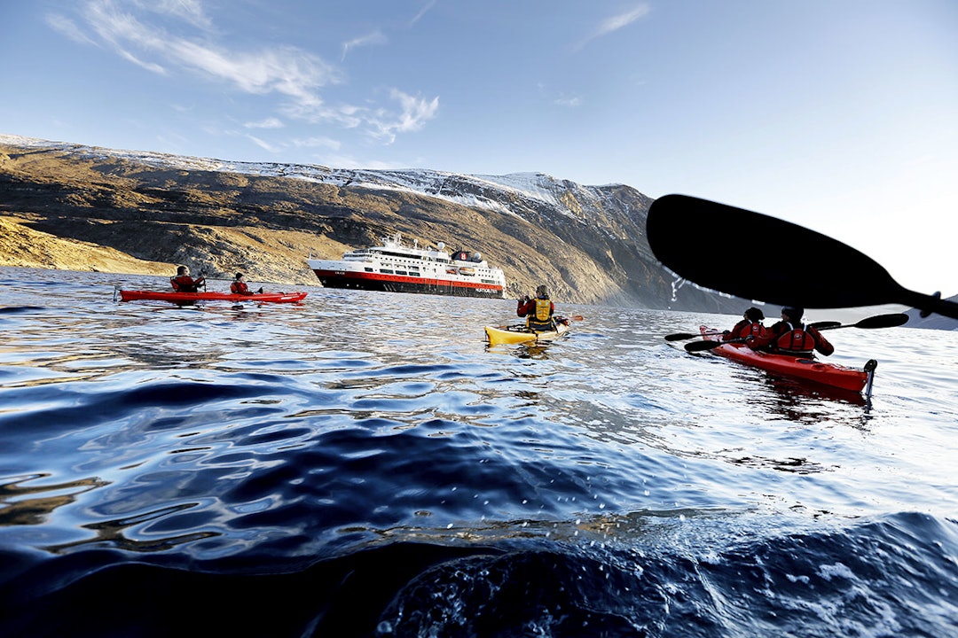 MINNE FOR LIVET: Den arktiske vinden har vært snill, isen har snakket til oss og kajakkene har vært velsignet stabile. Det var en god dag å debutere på som arktisk kajakkpadler. Foto: Paal Audestad kajakk grønland