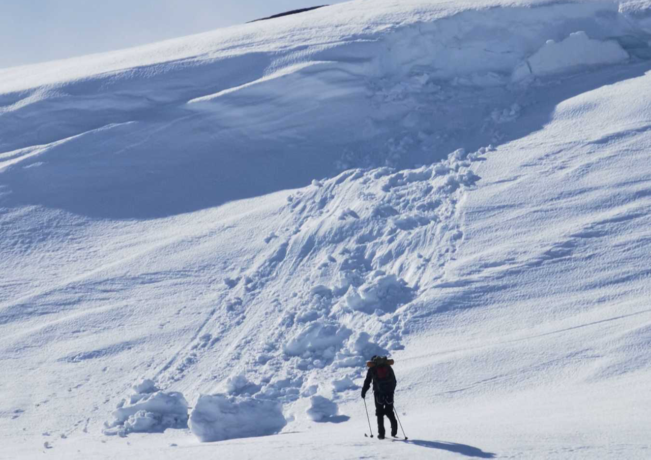 SKRED: Det er fortsatt stor snøskredfare i Nord-Norge. Foto: Regobs/Salvesen Snøskred