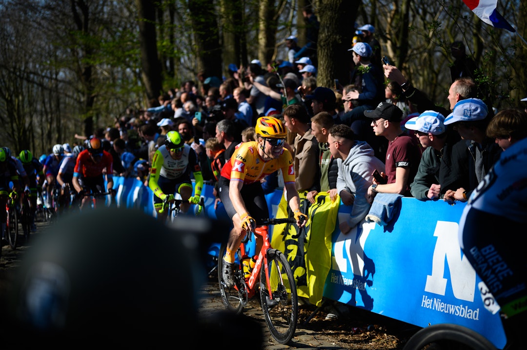 KLASSIKERRYTTER: Rasmus Tiller i aksjon i forrige ukes Gent-Wevelgem, hvor han igjen kjempet med de beste. Foto: Anouk Flesch