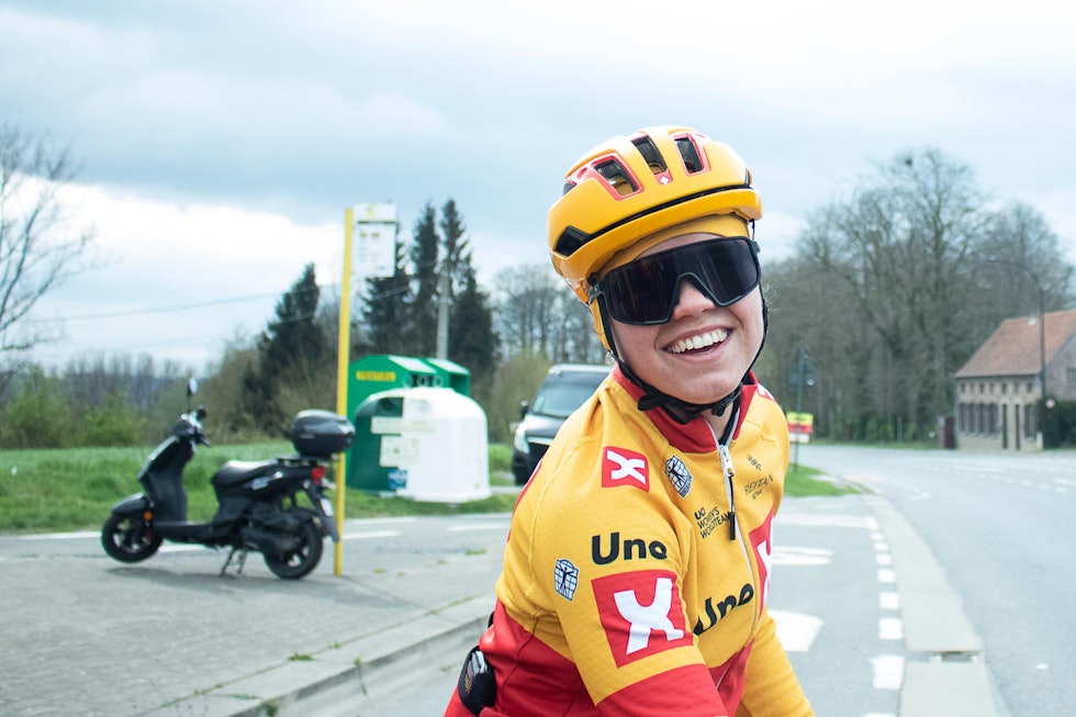 GODT HUMØR: Susanne Andersen strålte under torsdagens rekognosering med lagvenninnene i Uno-X. Foto: Knut Andreas Lone susanne andersen flandern rundt