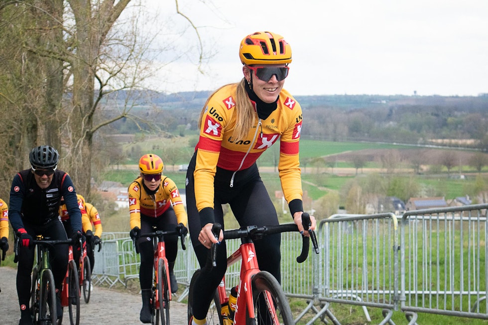 VIKTIG: Hannah Barnes bringer mye rutine og kjørestyrke til Uno-X sitt Flandern-lag. Like bak kommer Julie Leth. Foto: Knut Andreas Lone VIKTIG: Hannah Barnes bringer mye rutine og kjørestyrke til Uno-X sitt Flandern-lag. Like bak kommer Julie Leth. Foto: Knut Andreas Lone