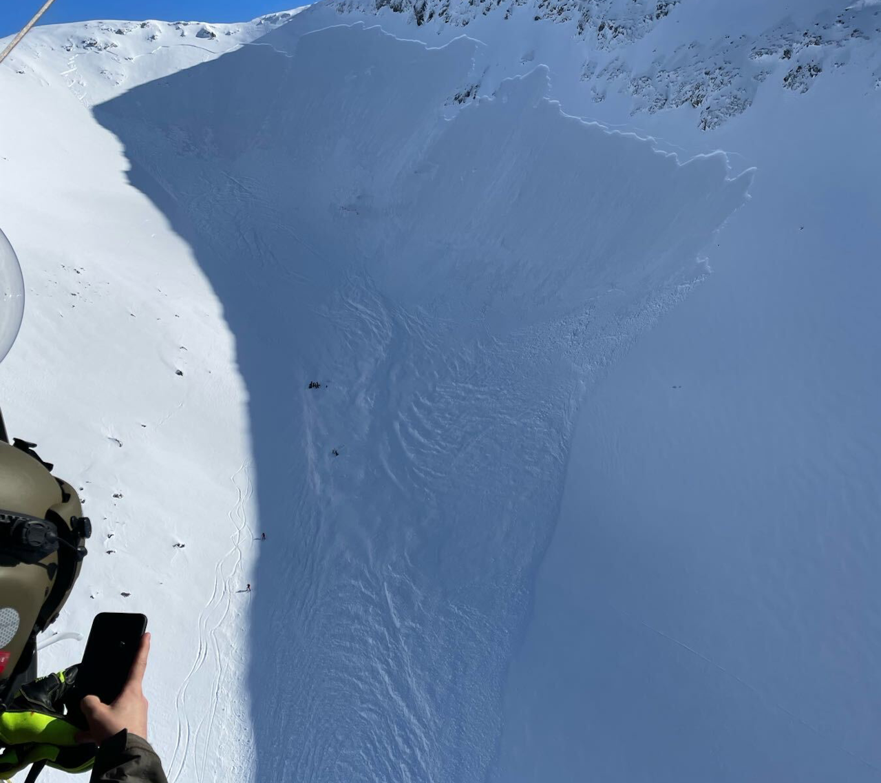 SKRED: Skredet har gått på Kvænan på Senja. Her er bilde fra skredet. Foto: Torgeir Kjus/Regobs Snøskred Kvævnan.