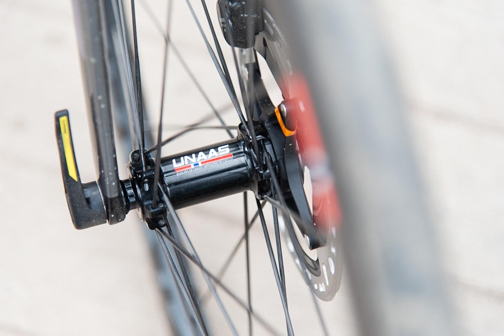 GOD FØLELSE: Vi har testet sykkelen både med Unaas-og Envehjul. Unaashjulene oppleves klart mer komfortable. Foto: Henrik Alpers. 