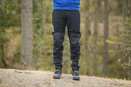 ROMSLIG: POC Ardour er en romslig og solid bukse til stisykling. Foto: Snorre Veggan. poc langbukse sykkel