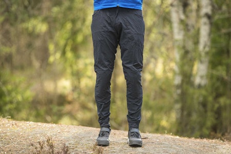 SOMMERBUKSE: 7Mesh er ikke den varmeste buksa vi har prøvd, men den er skikkelig behagelig. Foto: Snorre Veggan.  sykkelbukse 7mesh