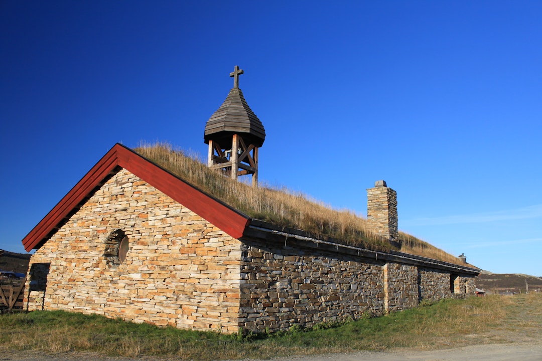 Venabygd fjellkapell ble bygd på dugnad i 1979. Materialer og utforming er inspirert av den gamle Lundesetra som i dag står på Maihaugen.