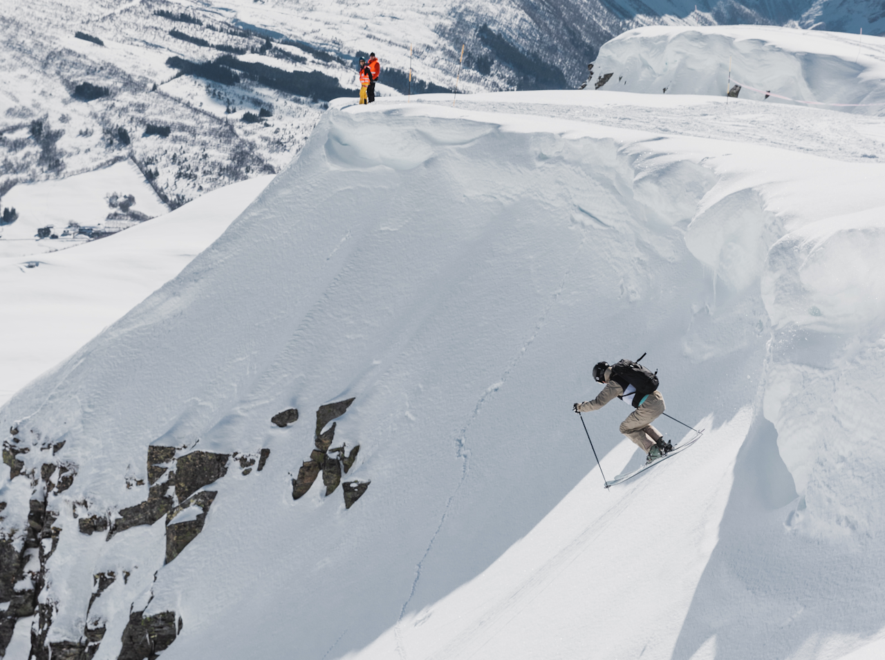 XFREE: Vanligvis kan publikum forvente rå kjøring fra snowboardere og skikjørere, men i år lå ikke forholdene til rette for å kunne fullføre konkurransen. Foto: Anders Holtet. Xfree