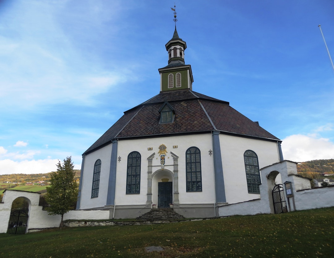 SØR-FRON KIRKE. Foto: Erlend Bjørtvedt sør fron kirke