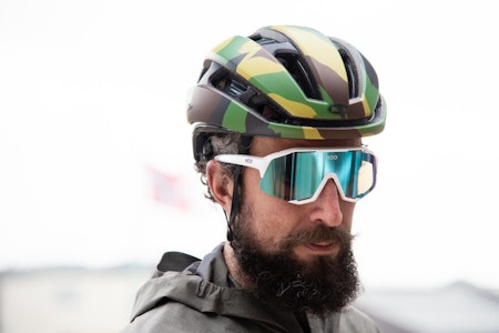 SER DU HJELMEN? «Gravelhjelmen» Bell XR fås i kamoflasjedesign samt fem andre farger. Foto: Kristoffer Kippernes.  SER DU HJELMEN? «Gravelhjelmen» Bell XR fås i kamoflasjedesign samt fem andre farger. Foto: Kristoffer Kippernes.