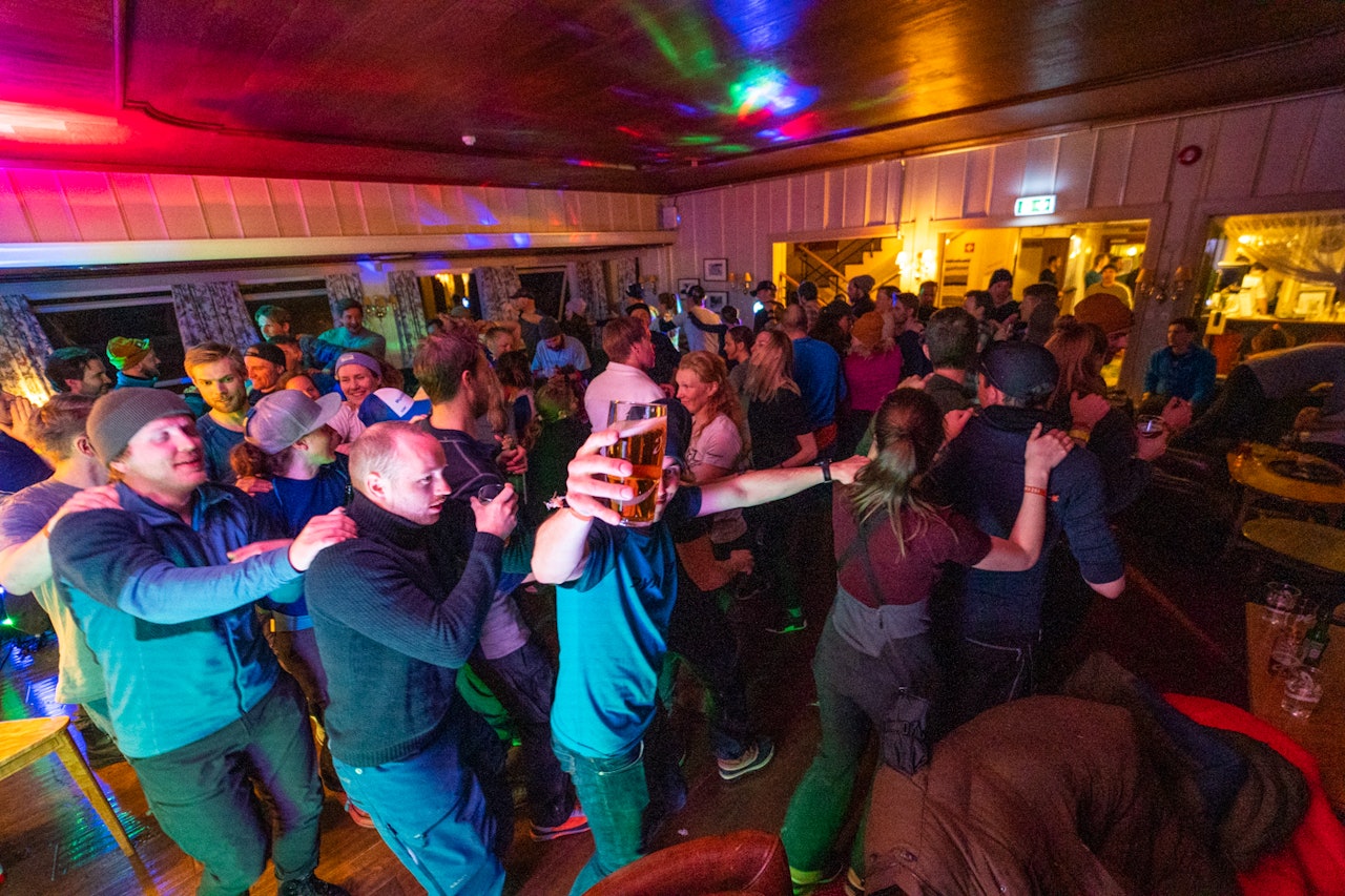 Fra den gode stemninga lørdags kvelden i peisestua på Vatnahalsen i fjor. Foto: Brynjar Tvedt Fra den gode stemninga lørdags kvelden i peisestua på Vatnahalsen i fjor. Foto: Brynjar Tvedt