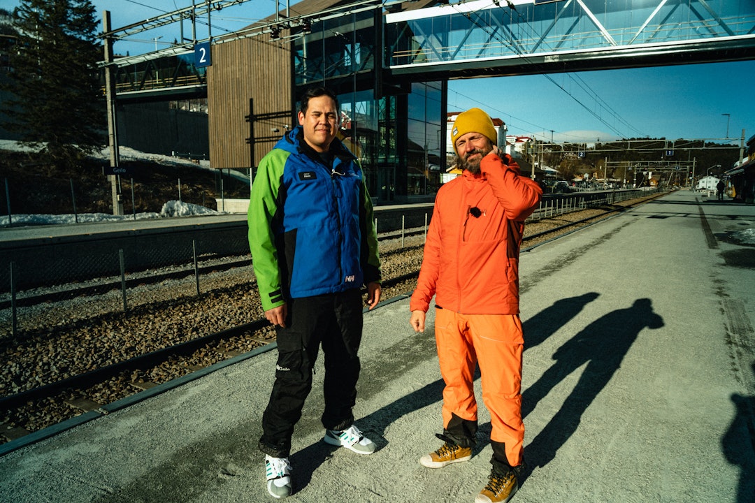 FJELLET FOR ALLE: I fremtiden kan du i prinsippet komme deg tørrskodd fra Oslo S, eller Bergen stasjon og rett opp i høyfjellet i Geilo, i følge daglig leder i SkiGeilo Kevin Eikrehagen. (Bård Gundersen t.h) Foto: Christian Nerdrum) togstasjonen i Geilo