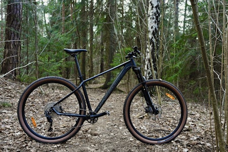 BEGRENSET MORO: Yosemite-sykkelen er lettsyklet i terrenget. Den dårlige dempegaffelen er største ankepunkt.  Test av Yosemite Mountain Bike 29