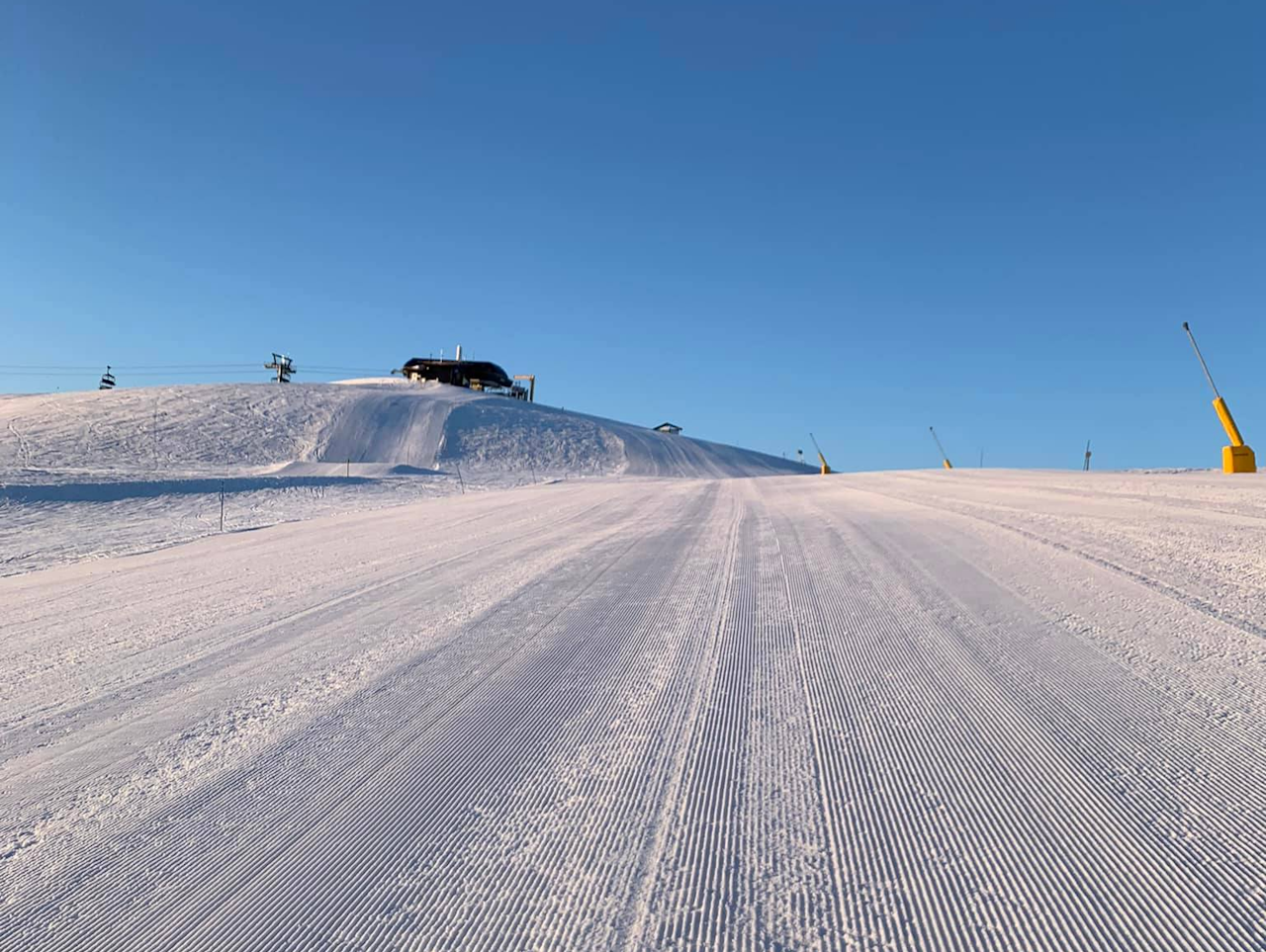 STRÅLENDE FORHOLD: Myrkdalen hadde mye snø forrige uke, og holder også åpent hele denne uken. Foto: Myrkdalen skisenter STRÅLENDE FORHOLD: Myrkdalen hadde mye snø forrige uke, og holder også åpent hele denne uken. Foto: Myrkdalen skisenter