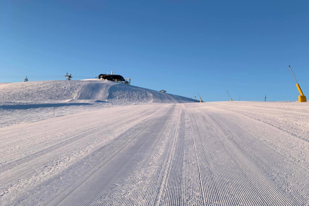 STRÅLENDE FORHOLD: Myrkdalen hadde mye snø forrige uke, og holder også åpent hele denne uken. Foto: Myrkdalen skisenter