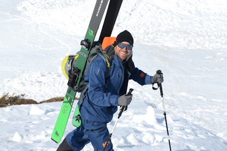 SEIER: Her er Dennis Risvoll på vei opp til start lørdag. Runnet, med to store backflips, endte med seier. Foto: Erlend Sande Dennis Risvoll.