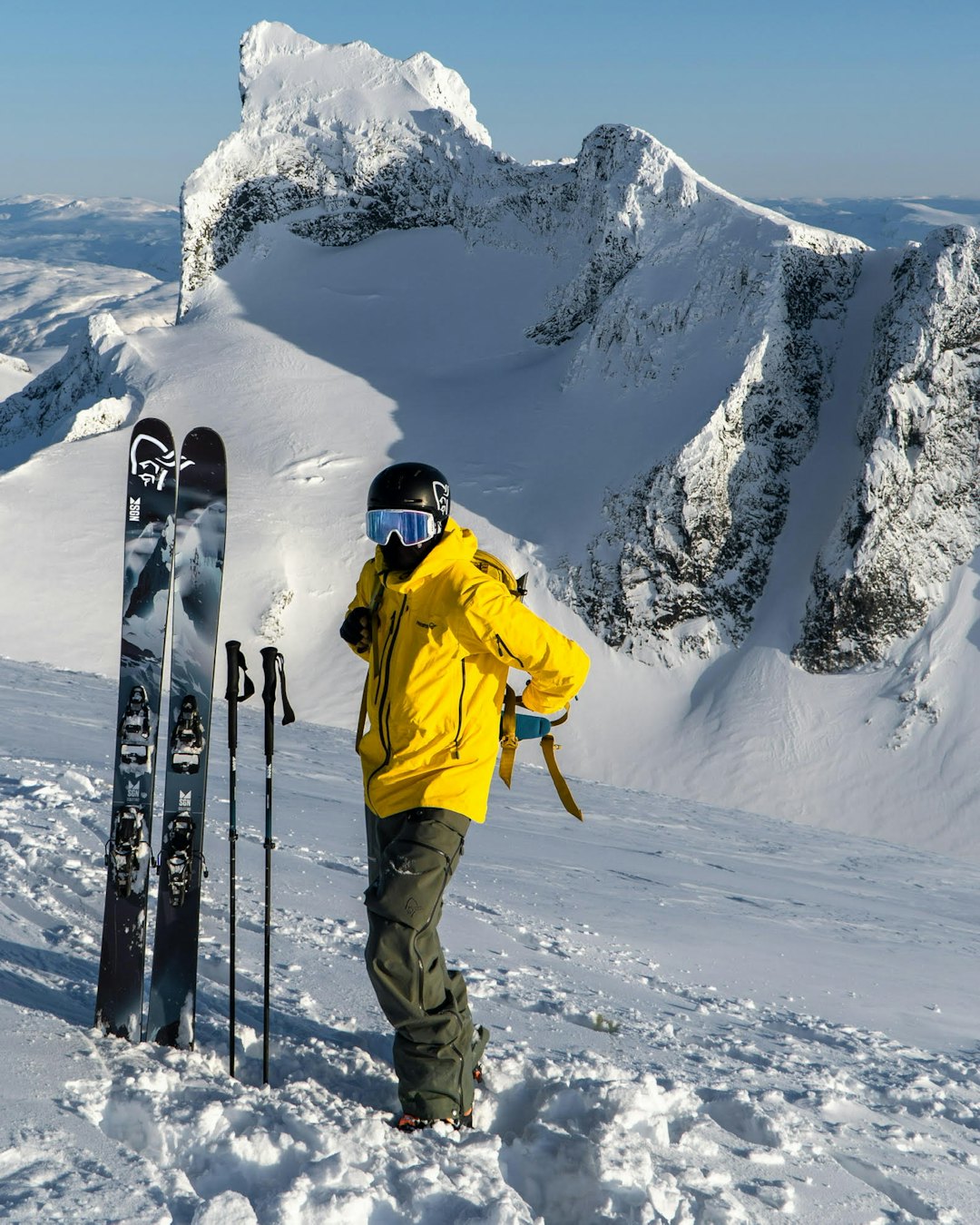Benjamin Forthun med Store Austabotntind i Hurrungane bakgrunnen! Benjamin Forthun med Store Austabotntind i Hurrungane bakgrunnen!