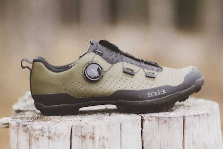 ALLSIDIG: Fizik Terra Atlas er en sko som vil kunne passe flere typer syklister. Foto: Kristoffer H. Kippernes.  fizik sykkelsko
