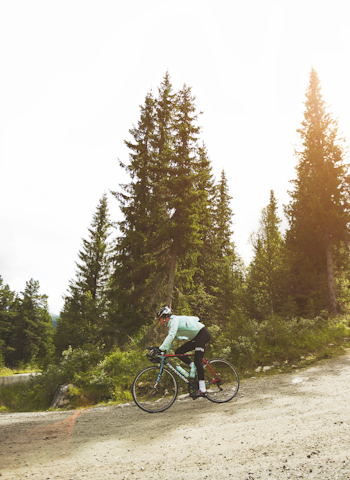 GRAVEL: Er du fremdeles helt blank på gravelsykling, eller lurer på hvorfor i all verden vi begynte med det? Vi gir deg svarene! Foto: Magnus Roaldset Furset GRAVEL: Er du fremdeles helt blank på gravelsykling, eller lurer på hvorfor i all verden vi begynte med det? Vi gir deg svarene! Foto: Magnus Roaldset Furset