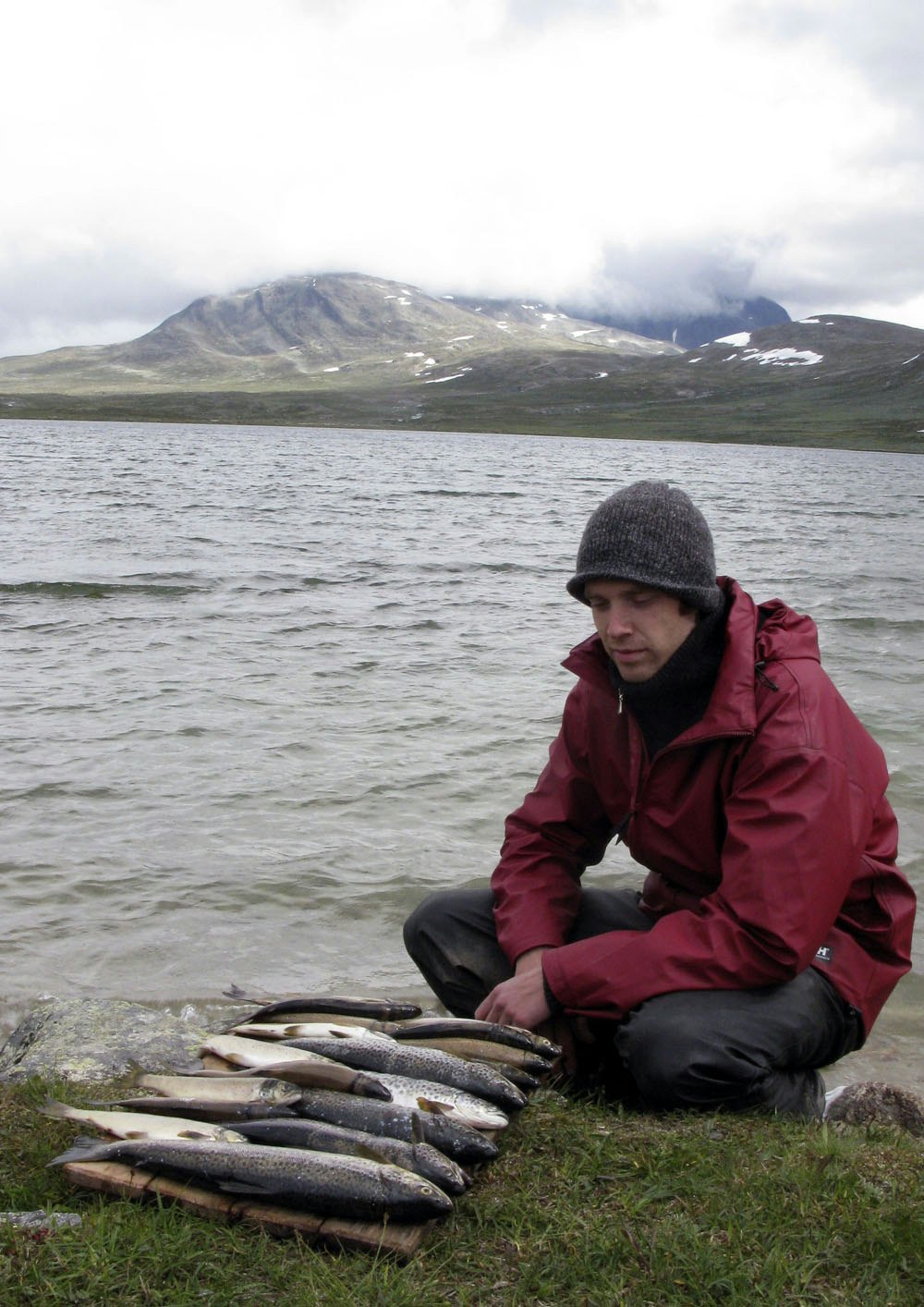 I Lesja er det mange fiskerike vann og elver. Foto: Bjarne Fosshaug