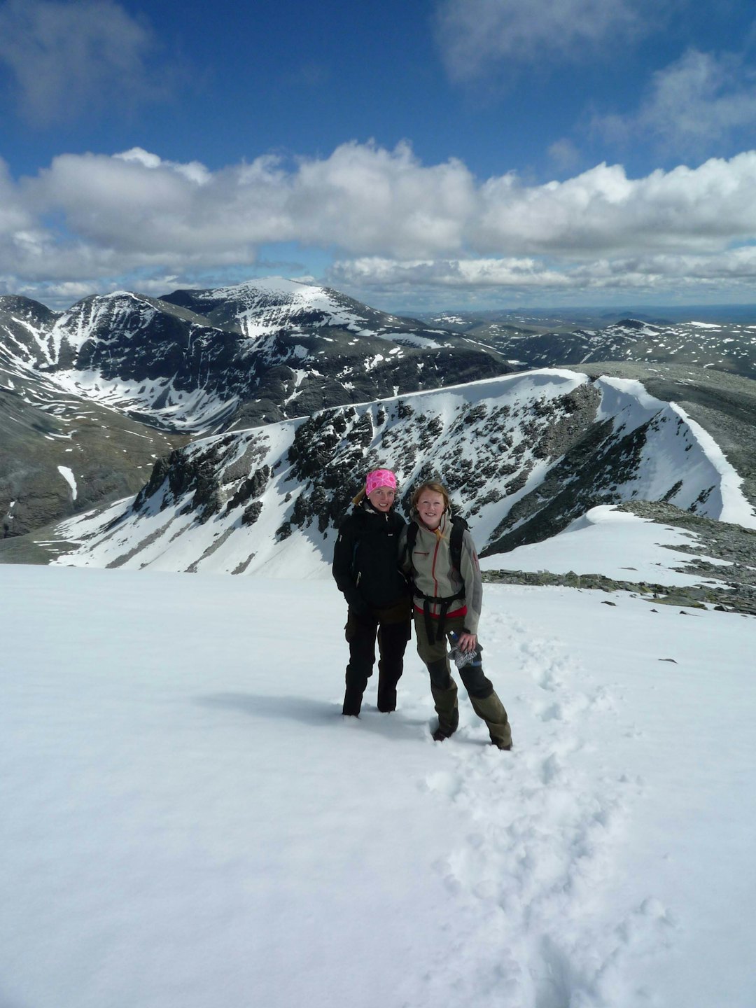 På Veslesmeden med Storronden (2138 moh.) og Vinjeronden (2044 moh.) i bakgrunn. Foto: Maria Erdal Askim