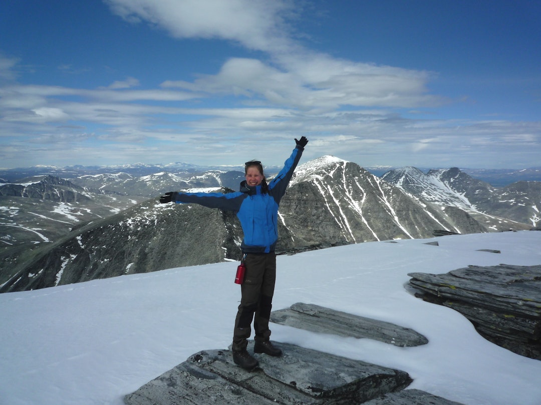 På toppen av Storronden (2138 moh.) som er nest høyeste topp i Rondane. Foto: Ingjerd Vitsø Kjørsvik