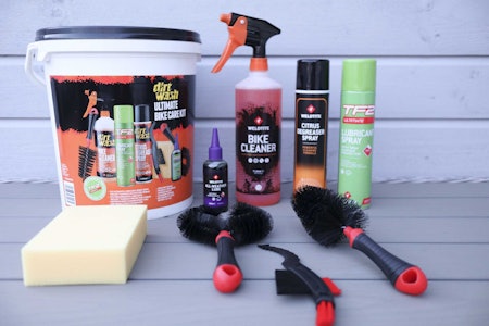 KOMPLETT SETT: Weldtite leverer et av de mest komplette vaskesettene vi har testet. Foto: Lars Frederic Nordbakken test sykkelvask weldtite