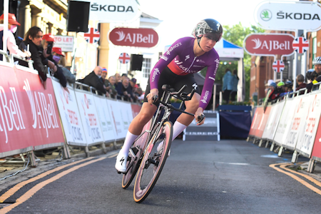 FORBY HELE GREIA? SKal temposykler bli forbudt, slik noen mener? Chantal van den Broek-Blaak, Tour of Britain 2021. Foto: Cor Vos. 