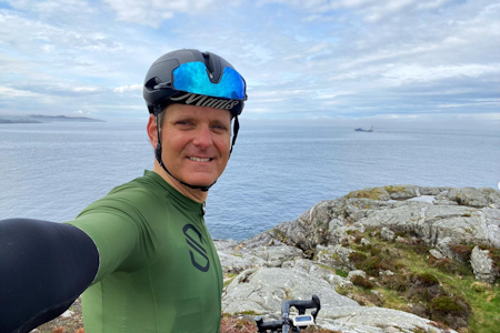 UT MOT HAVET: Ketil på en av sine mange, lange turer, et eller annet sted på vestkysten av Norge. Foto: Privat. UT MOT HAVET: Ketil på en av sine mange, lange turer, et eller annet sted på vestkysten av Norge. Foto: Privat.