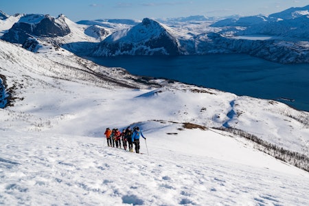 FLERDAGERSTUR: Alperuta skal by på de beste toppturfjellene i Troms – og dermed verden. Men i motsetning til andre flerdagersturer er bil sentralt i dette opplegget. Foto: Lars Petter Jonassen FLERDAGERSTUR: Alperuta skal by på de beste toppturfjellene i Troms – og dermed verden. Men i motsetning til andre flerdagersturer er bil sentralt i dette opplegget. Foto: Lars Petter Jonassen